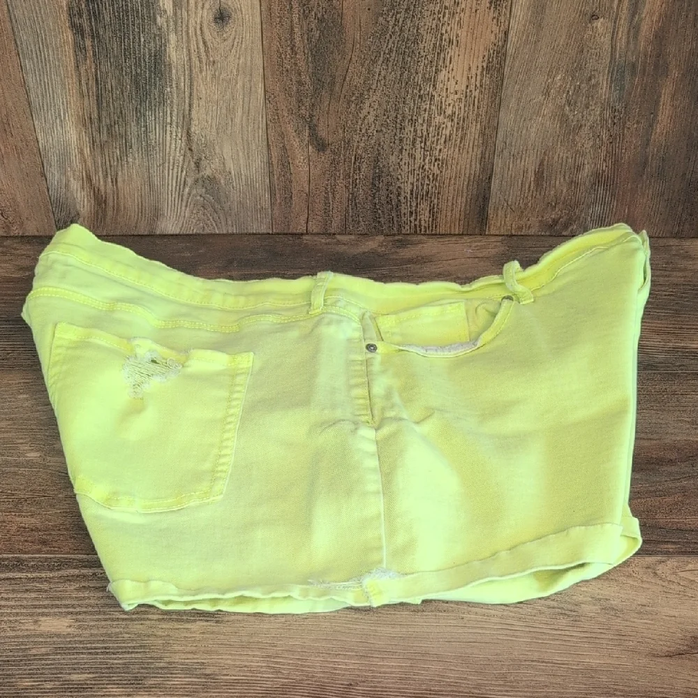 Scoop Vibrant Yellow Women's Distressed Jean Shorts 20                     -811G